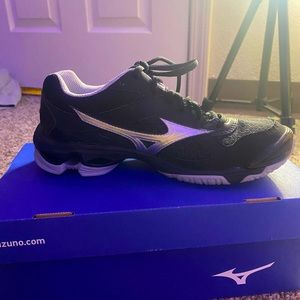 Brand new Mizuno Volleyball Shoes